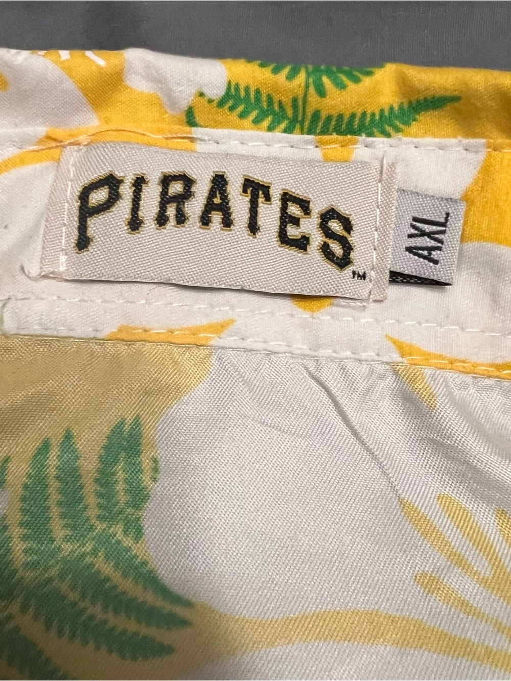 Casual XL Pittsburgh Pirates Yellow, White, and Green Floral Hawaiian Shirt - Picture 3 of 5